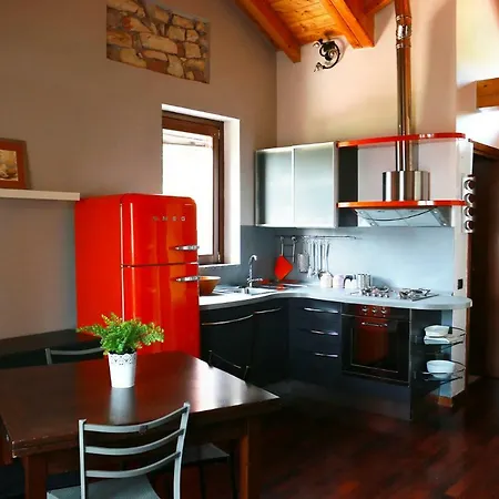 Апартаменты Varese Lake View Loft Комерио